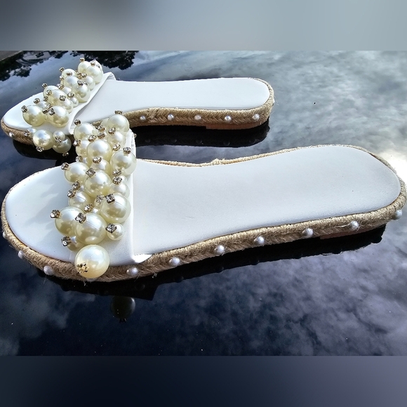 CUTEST FLAT SLIDES SNDALS SHOES WITH PEARLS AND RHINESTONES SIZE 11M - Picture 2 of 5
